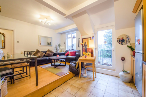 3 bedroom flat for sale, Hurstwood Road, London NW11
