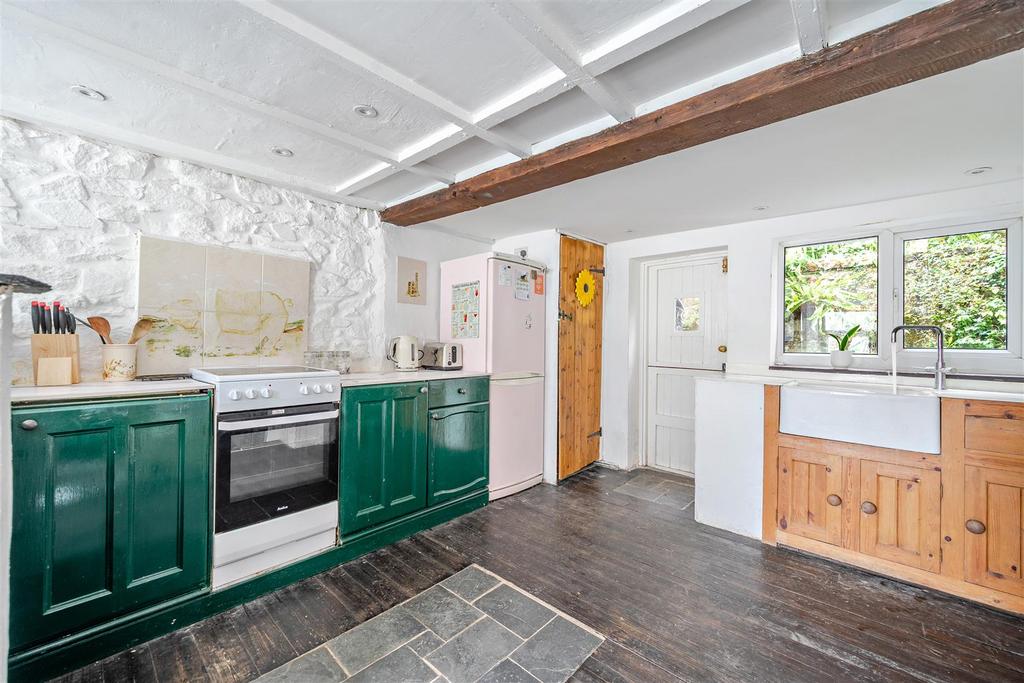 Kitchen 2.jpg