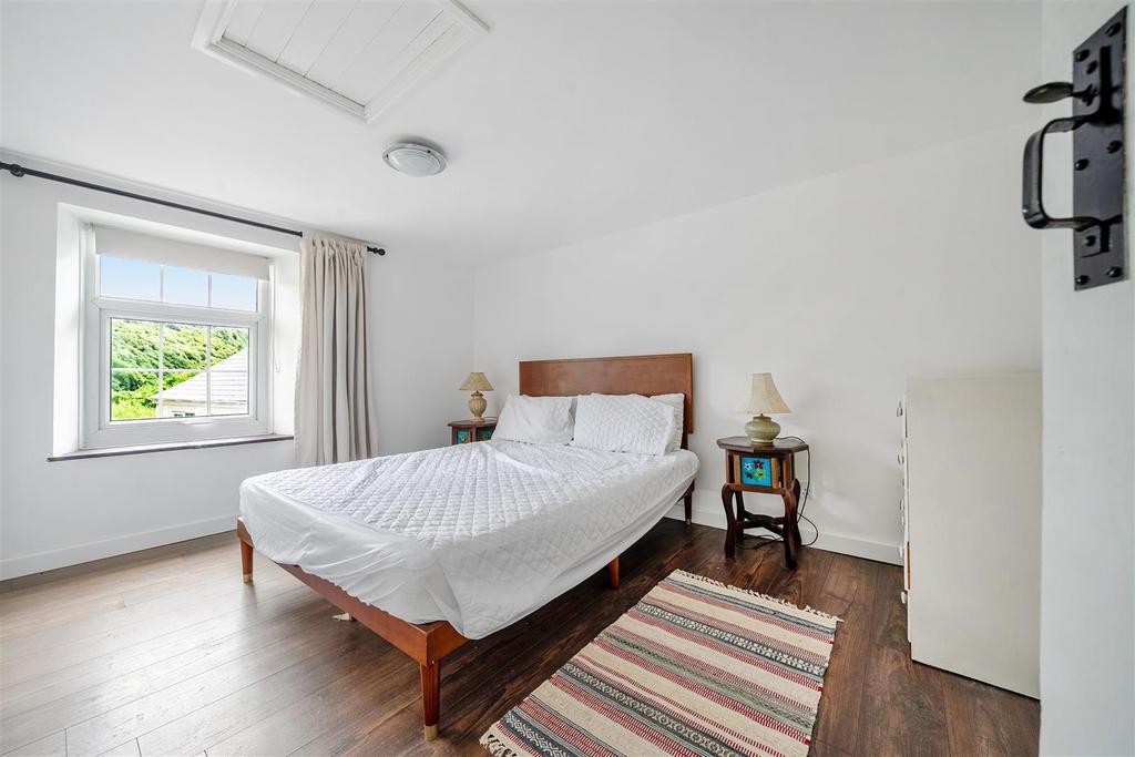 Bedroom 1.jpg
