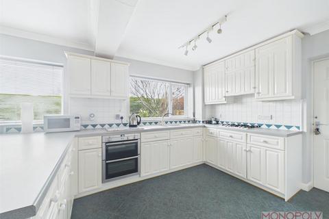 4 bedroom detached house for sale, Chanticleer Close, Wrexham