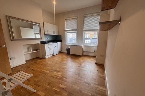Studio to rent, Finsbury Park Road, Finsbury Park, N4