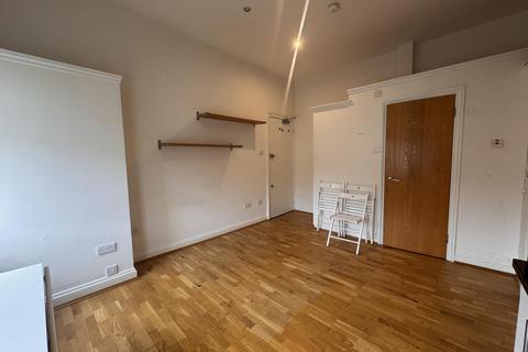 Studio to rent, Finsbury Park Road, Finsbury Park, N4