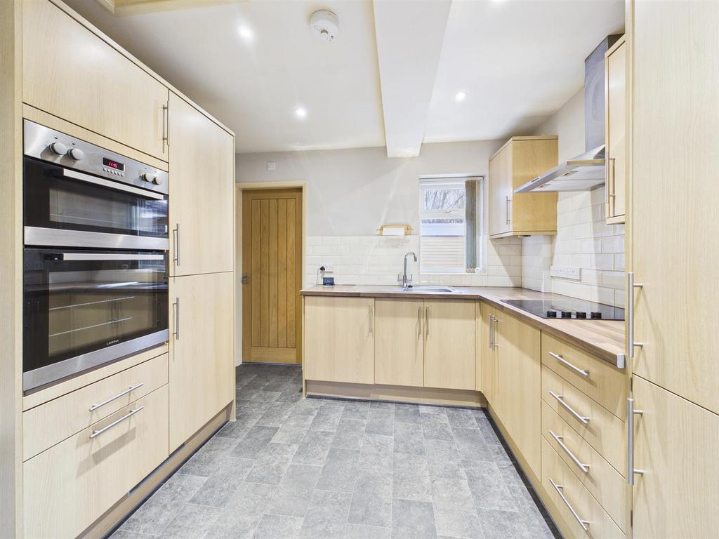 Kitchen: