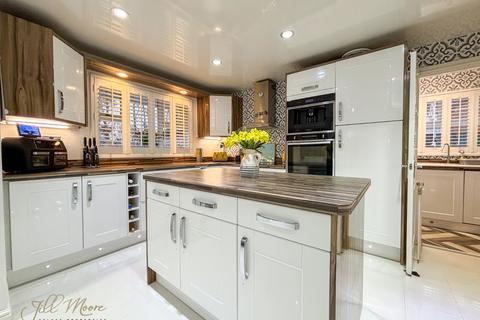 4 bedroom bungalow for sale, Washington NE38