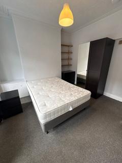 3 bedroom terraced house to rent, Ashfield Road, Manchester M13