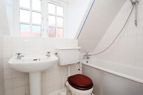 1 bedroom flat to rent, Riverside Gardens, Hammersmith, London W6
