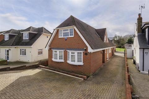 5 bedroom detached house for sale, Lower Rainham Road, Rainham