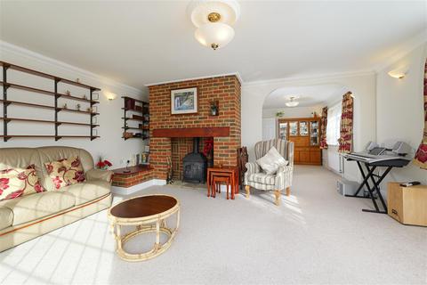 5 bedroom detached house for sale, Lower Rainham Road, Rainham