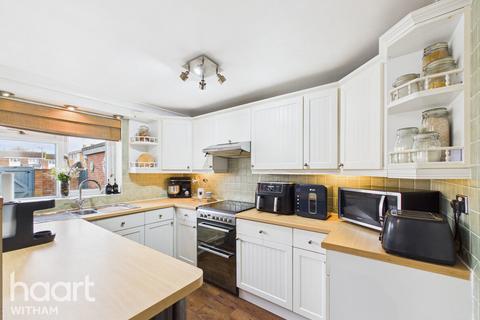 3 bedroom end of terrace house for sale, Larch Grove, Witham