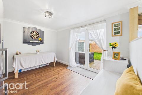3 bedroom end of terrace house for sale, Larch Grove, Witham