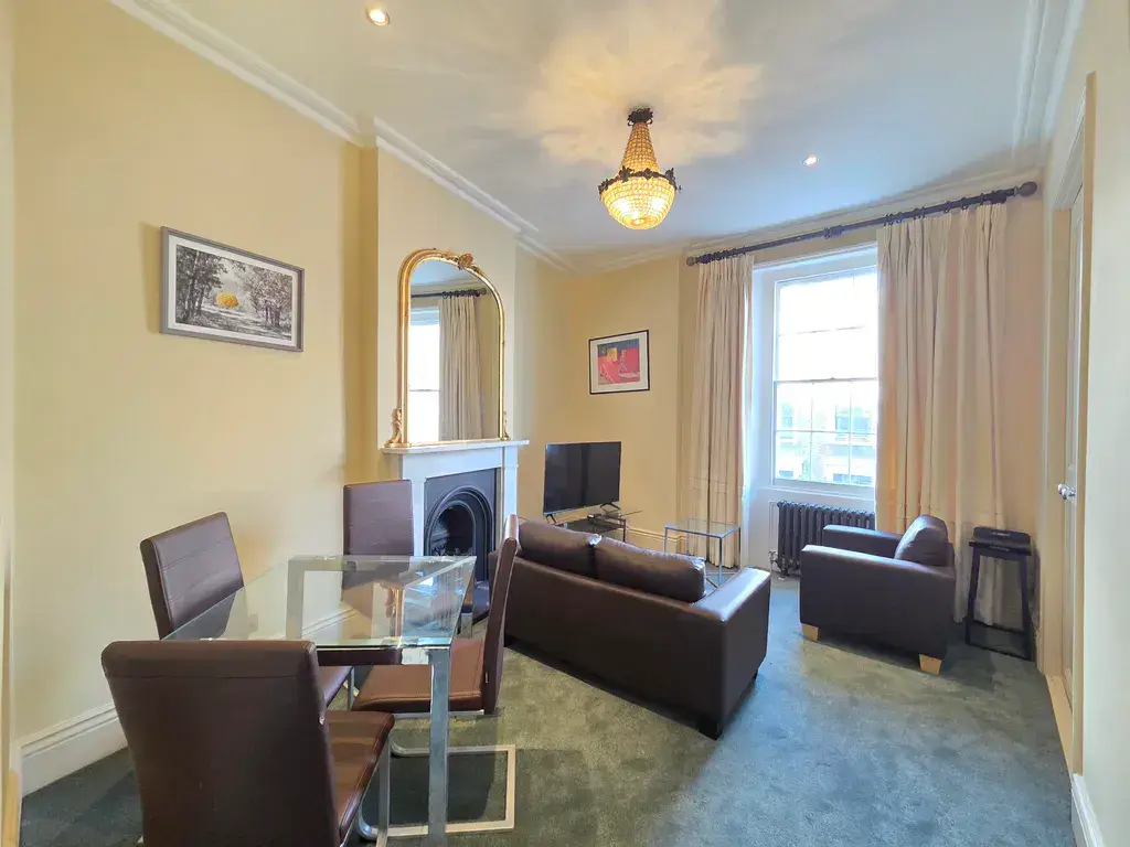 2 bed flat to rent Chilworth Street
