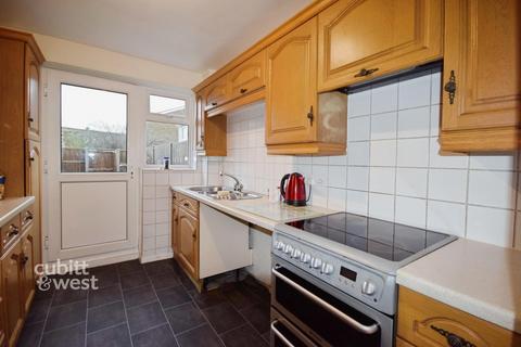 3 bedroom terraced house to rent, Westminster Drive Bognor Regis PO21