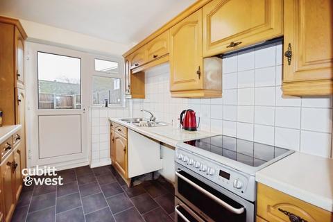 3 bedroom terraced house to rent, Westminster Drive Bognor Regis PO21