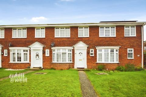3 bedroom terraced house to rent, Westminster Drive Bognor Regis PO21