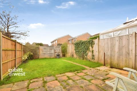 3 bedroom terraced house to rent, Westminster Drive Bognor Regis PO21