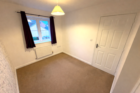 3 bedroom terraced house to rent, Friston Close, Kettering NN15