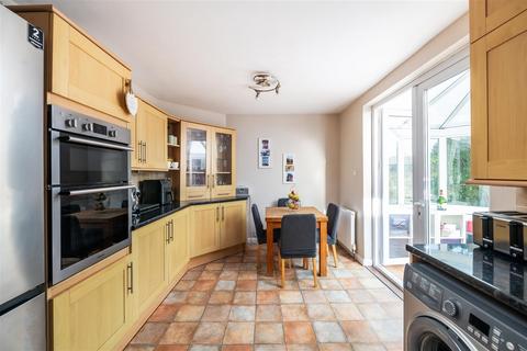 3 bedroom end of terrace house for sale, Prince Albert Square, Redhill