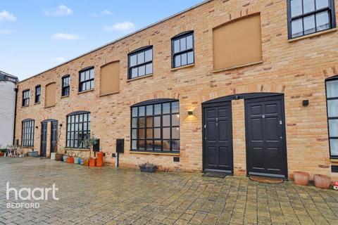 2 bedroom mews to rent, Market Square, ST NEOTS