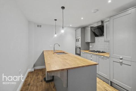 2 bedroom mews to rent, Market Square, ST NEOTS