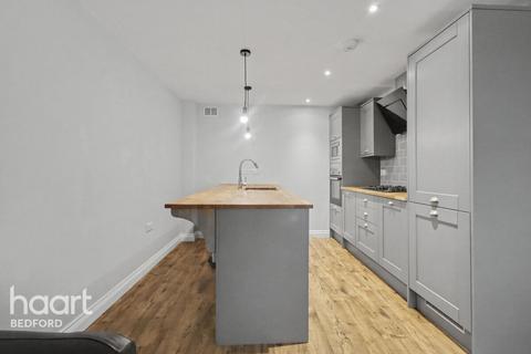 2 bedroom mews to rent, Market Square, ST NEOTS