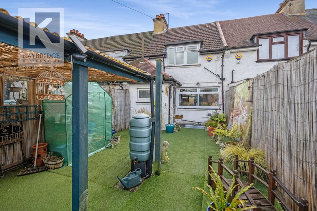 Horton Hill, Epsom - KT19 8 SY