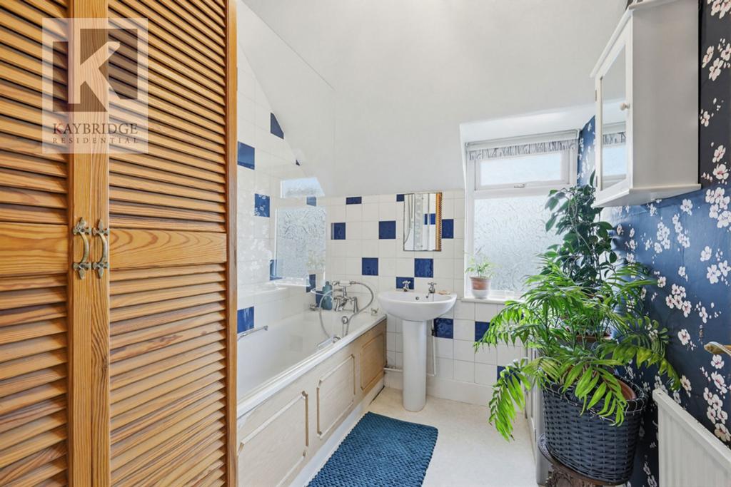 Horton Hill, Epsom - KT19 8 SY