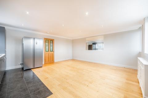2 bedroom flat to rent, Ellisland Road , Flat E (flat 2-1), Shawlands, Glasgow, G43 2DB