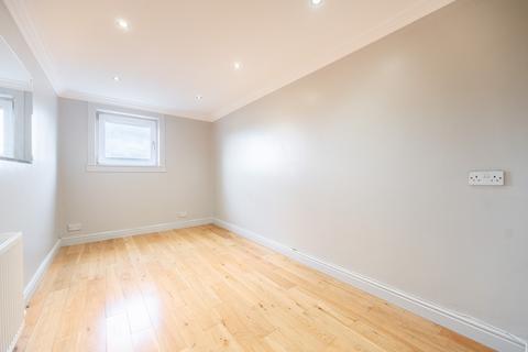 2 bedroom flat to rent, Ellisland Road , Flat E (flat 2-1), Shawlands, Glasgow, G43 2DB