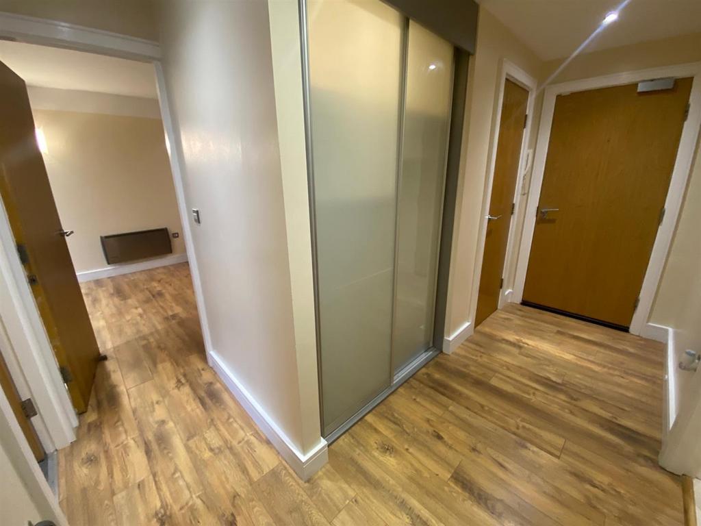 HALLWAY.jpg