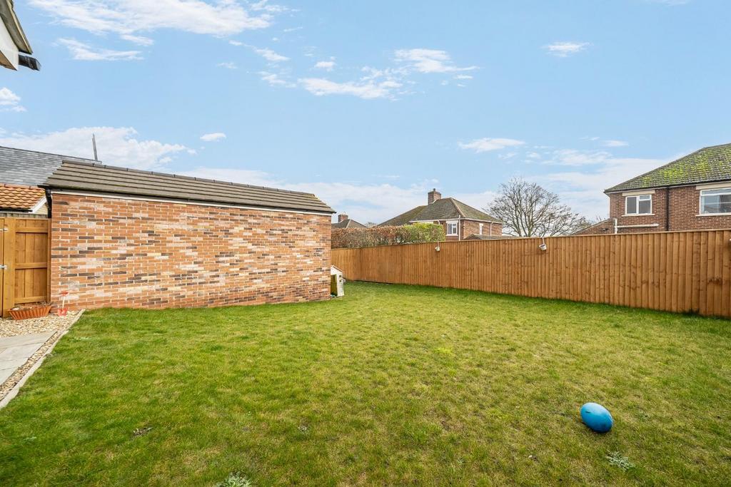 REAR GARDEN.jpg