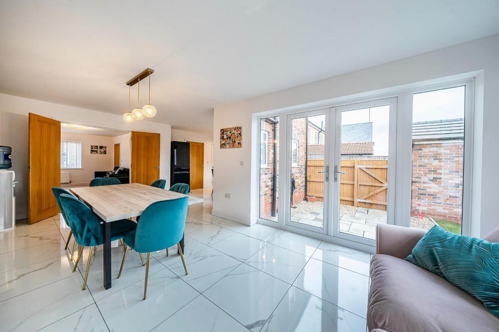 SUN ROOM DINING ROOM.jpg