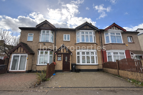 3 bedroom terraced house to rent, Wards Road, Ilford IG2