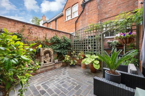 3 bedroom character property for sale, Manor Grooms Cottage, Braunston