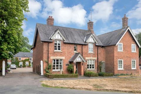 3 bedroom character property for sale, Manor Grooms Cottage, Braunston