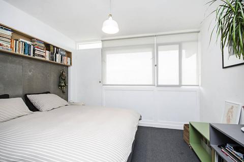2 bedroom flat for sale, Bradstock Road, Victoria Park, London, E9