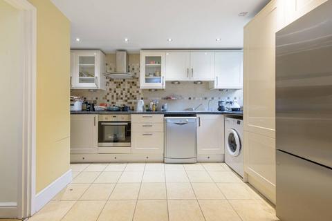 2 bedroom flat for sale, Ashbourne Close, Woodside Park, London, N12