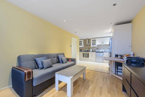 2 bedroom flat for sale, Ashbourne Close, Woodside Park, London, N12