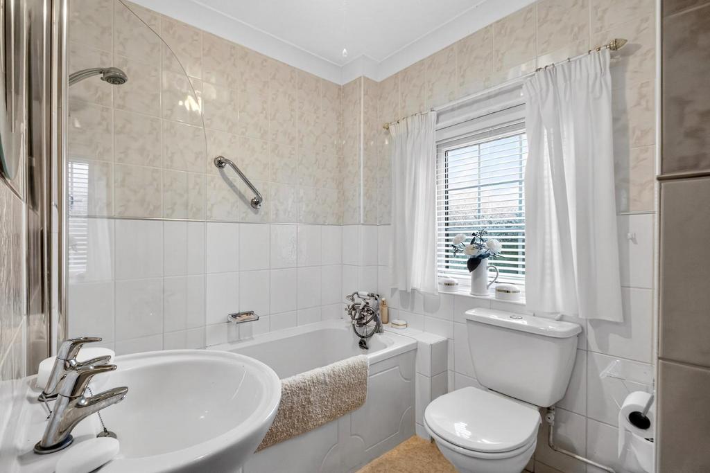 180tennysonave-15.jpg