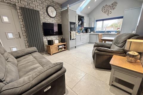 2 bedroom bungalow for sale, Castle Lane, Staining FY3