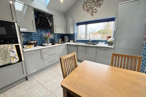 2 bedroom bungalow for sale, Castle Lane, Staining FY3