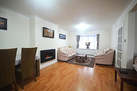 2 bedroom end of terrace house to rent, Ilford, IG5