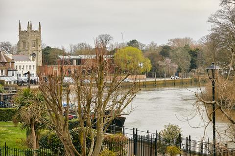 2 bedroom apartment for sale, Lower Square, Isleworth, TW7