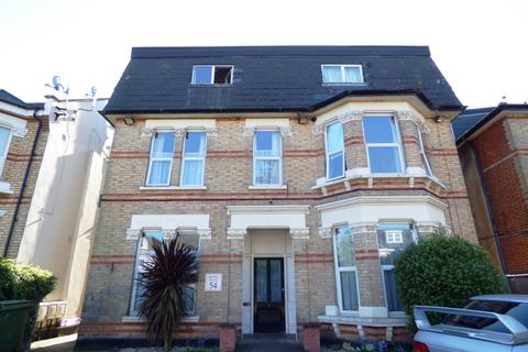 Studio to rent, Amber Court, Surbiton KT5