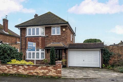 4 bedroom property for sale, Cherry Orchard Gardens, West Molesey, Surrey, KT8