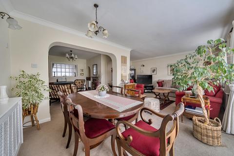 4 bedroom property for sale, Cherry Orchard Gardens, West Molesey, Surrey, KT8