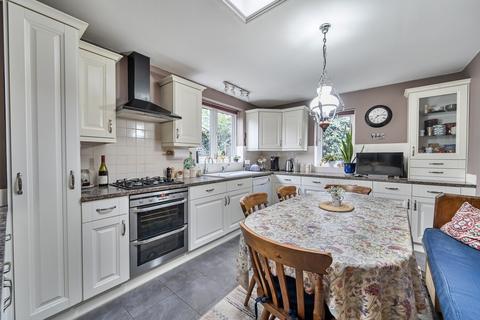 4 bedroom property for sale, Cherry Orchard Gardens, West Molesey, Surrey, KT8