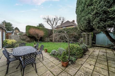 4 bedroom property for sale, Cherry Orchard Gardens, West Molesey, Surrey, KT8