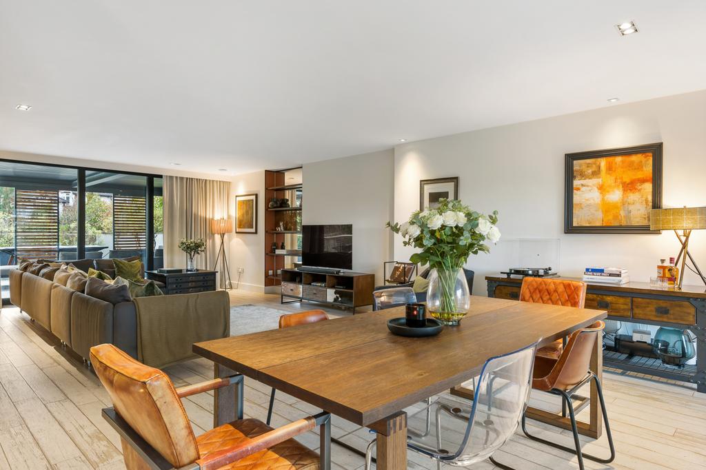 Sitting/Dining Room