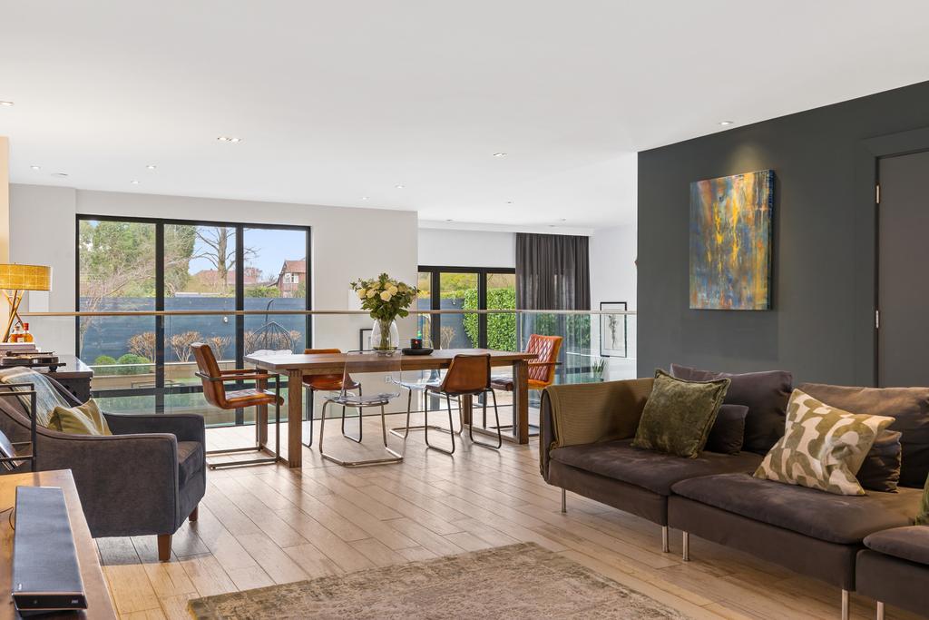 Sitting/Dining Room