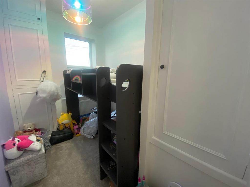 SMALL BEDROOM.jpg